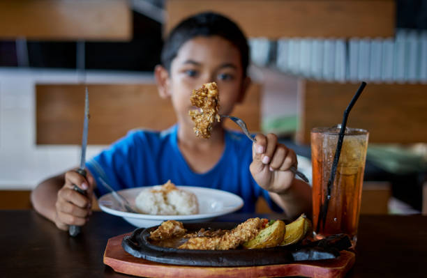 Memutar Uang Lewat Makan Siang